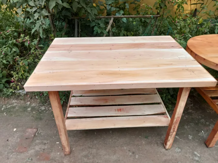Daining%20table%20mehgony%20wooden%203.5/2.5%20feet%20-%20Image%202