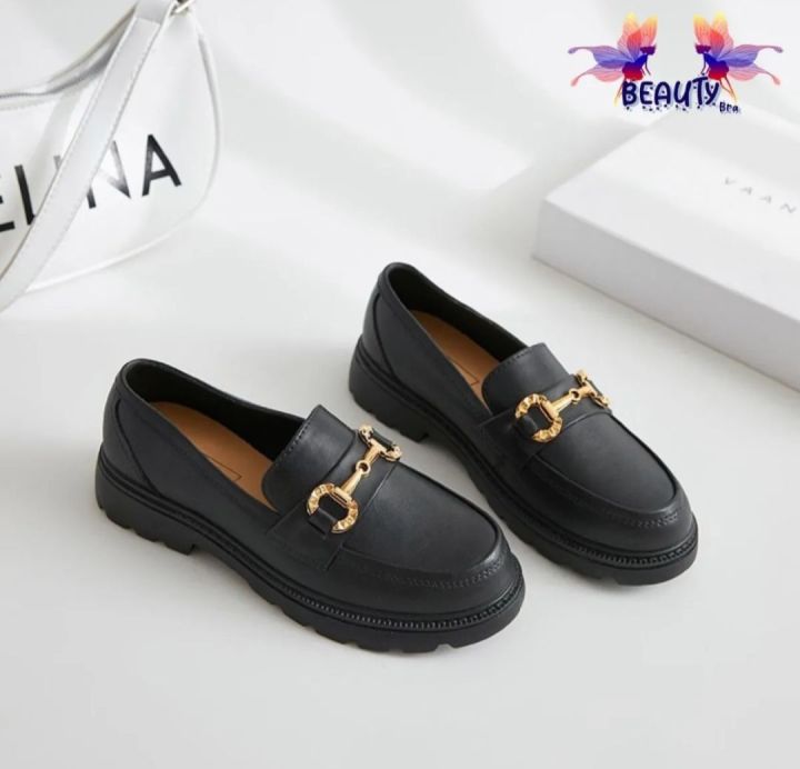 women%20shoe%20(Jelly%20shoe);%20Jelly%20Jive:%20Revolutionizing%20Women's%20Footwear%20with%20Comfort,%20Style%20for%20Every%20Step%20of%20the%20Journey%20-%20Image%207