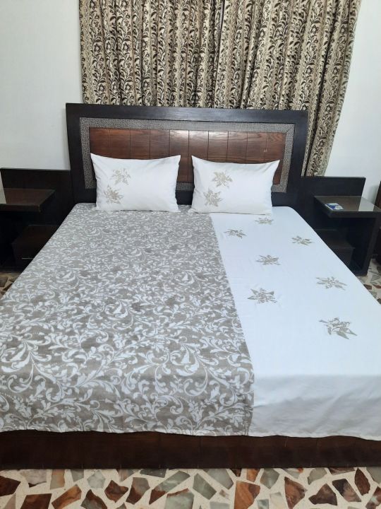 Bed Sheet, Designer Bed Sheet, King Size Applique Work Bed Sheet by SBM.HomeGoods