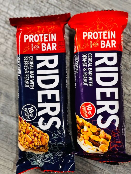 Riders protein bar, cereal bar with orange and peanut, cereal bar with Berries and peanut 40g.