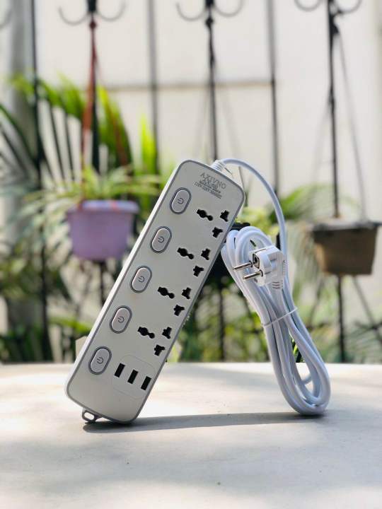 Heavy%20Duty%203m%20Copper%20Wire%20Extension%20Board%20with%209%20Sockets%20(3%20USB%20+%204%20Universal%20+%20ON%20&%20OFF%20button),%20Multifunctional%20Power%20Strip,%20white&blue%20-%20Image%202