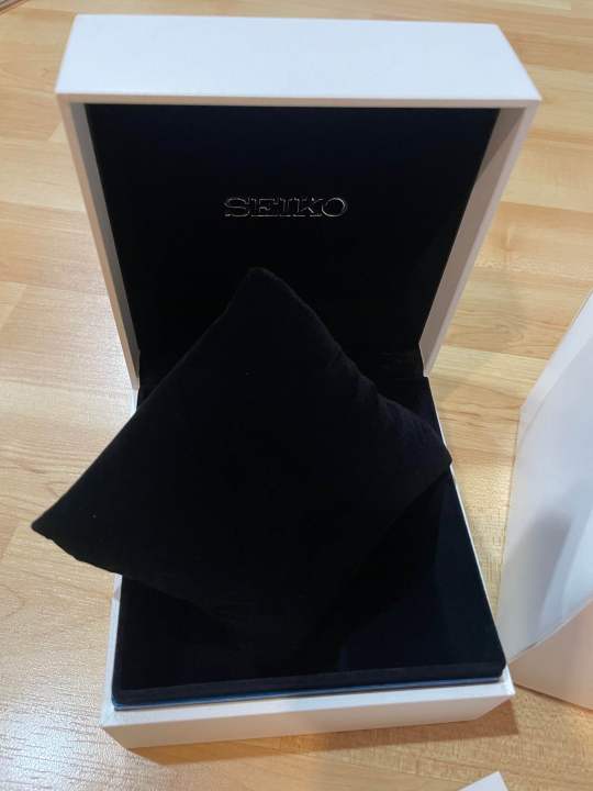 Seiko%20Seiko%20box%20Seiko%20watch%20box%20Seiko%20watch%20box%20genuine%20Seiko%20watch%20box%20white%20velvet%20pillow%20-%20Image%204