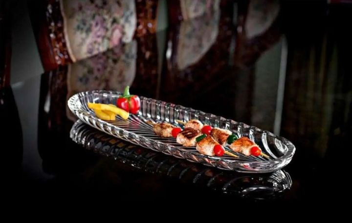 Glass%20Serving%20Dish%20for%20Kabab,%20Transparent%20Snack%20Serving%20Tray,%20Glassware%20Serving%20Tray%20-%20Image%202