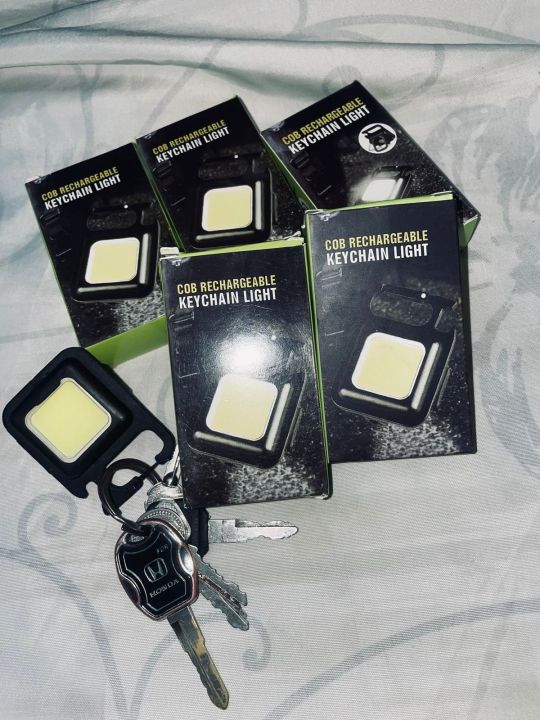 Rechargeable%20Flashlight%20keychain%20&%20opener%20-%20Image%204