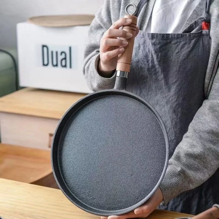 26cm%20Cast%20Iron%20Frying%20Pan%20Uncoated%20Non-stick%20Egg%20Pancake%20Pan%20Crepe%20Maker%20Steak%20Frying%20Pot%20Gas%20Induction%20Cooker%20Kitchen%20Cookware%20-%20Image%207