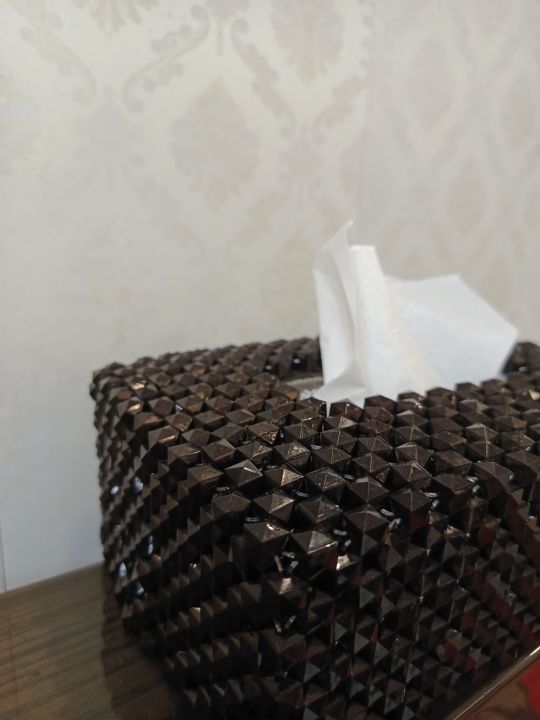 Tissue%20box%20with%20beads%20-%20Image%204
