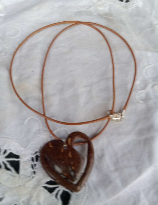 Coconut%20shell%20pendent%20-%20Image%206