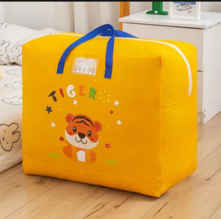 Large%20Capacity%20Quilt%20Storage%20Bag%20%E2%80%93%20Non-Woven%20Bedding%20Organizer%20with%20Handles%20for%20Blankets,%20Clothes%20&%20Baby%20Quilts%20(39x48x18%20cm)%20-%20Image%205