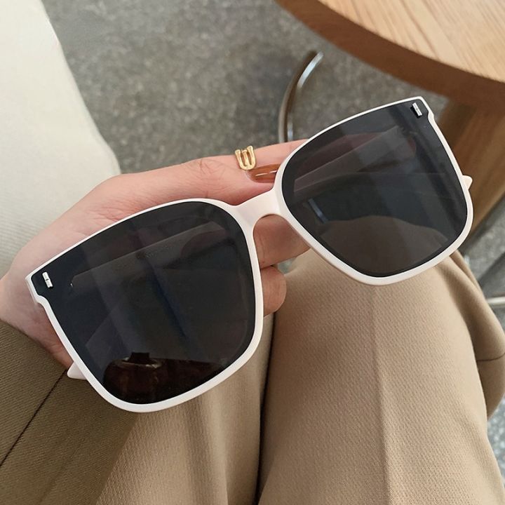 Korean%20Fashion%20Square%20Sunglasses%20Women%20Men%20Retro%20Beach%20Eyewear%20-%20Image%203
