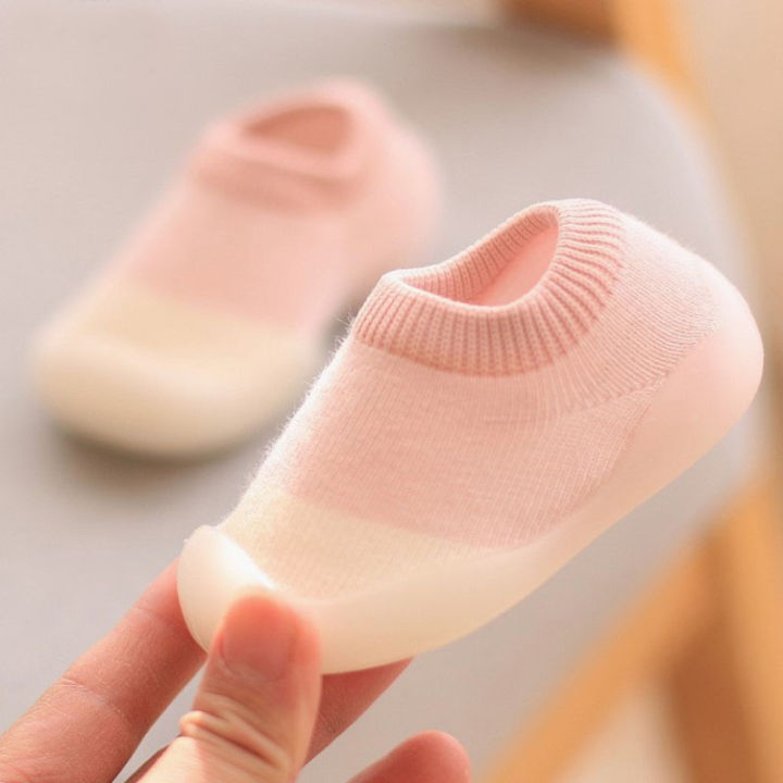 Baby%20Shoes%20First%20Walkers%20Comfortable%20Boys%20Girls%20Kids%20%20Soft%20Non-Slip%20Sole%20Floor%20Shoes%20Knit%20Booties%20-%20Image%204