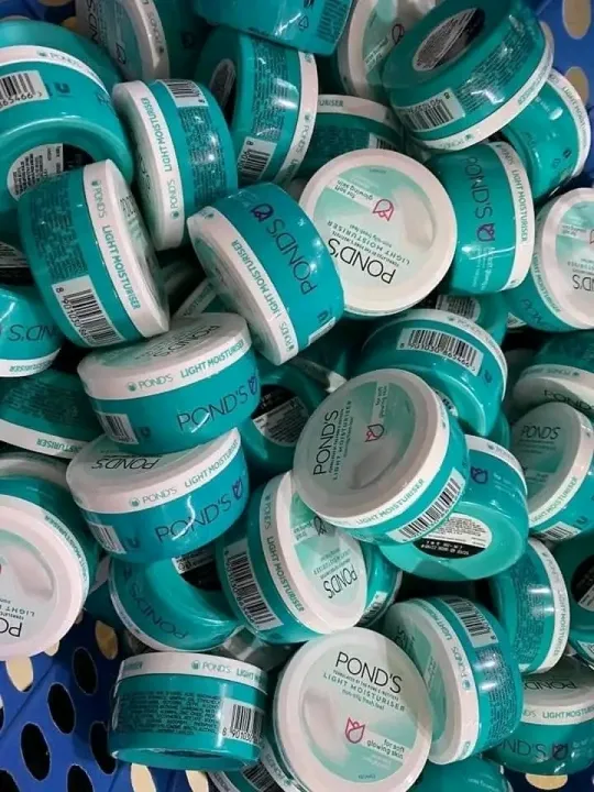 Ponds%20Light%20Moisturiser%2050%20ml%20Non-Oily%20Fresh%20Feel%20For%20Soft%20Glowing%20Skin%20-%20Image%205