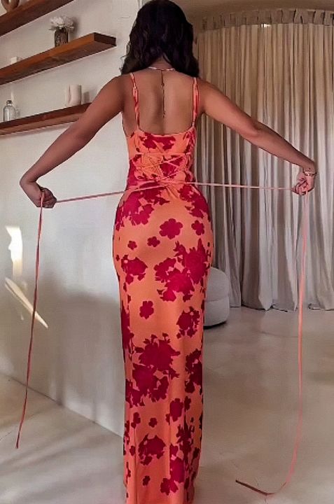 Wholesale%20of%20%20backless%20lace-up%20and%20printed%20halter%20dresses%20for%20women%20in%20summer%202025%20-%20Image%203