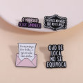 Ojo de Loca No Se Equivoca Enamel Pin Funny Humorous Spanish Quote Metal Brooch Lapel Badge Jewelry  For Friends ﻿. 