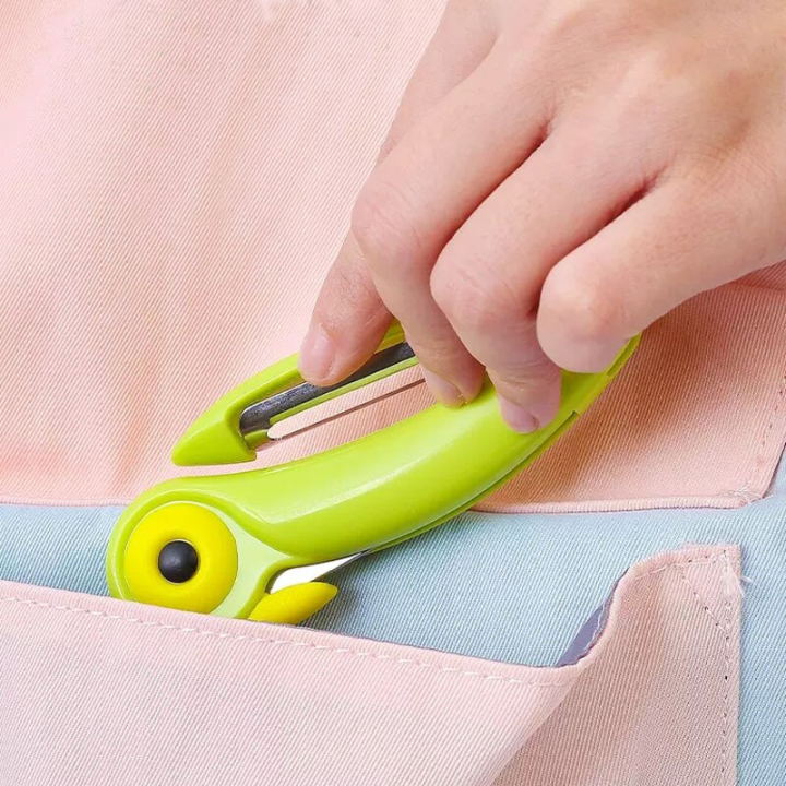 Stainless%20Steel%20Multicolor%20Cartoon%20Bird%20Folding%20Fruit%20Knife%20Household%20Portable%20Stainless%20Steel%20Peeler%20Small%20Knife%20-%20Image%204