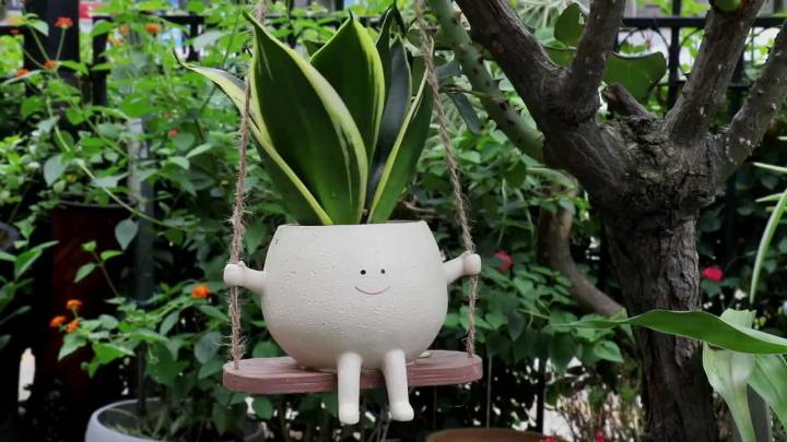 1pc Resin Hanging Planter Pot Rustic Succulent Plant Holder Smiling Face Design With Swing Base Outdoor Garden Indoor Home Decor home decoration item
