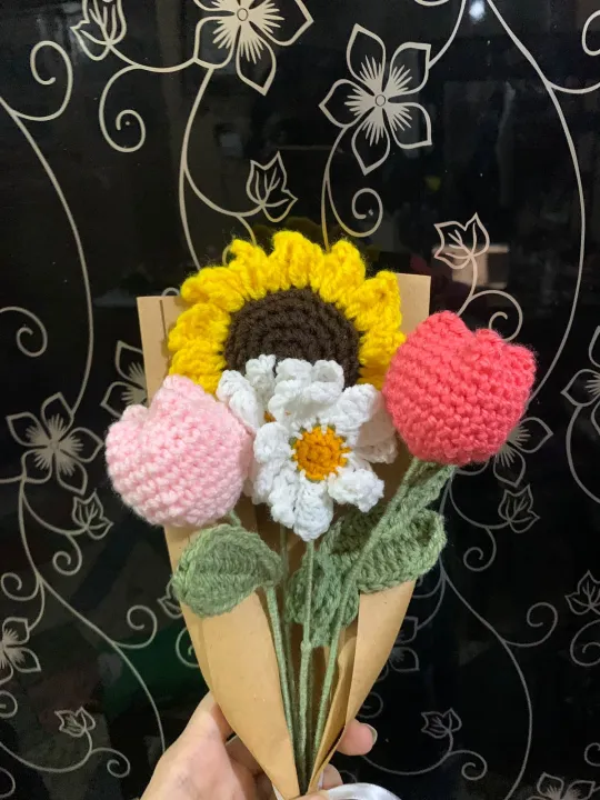 Crochet%20sunflower%20tulip%20daisy%20with%20complementary%20khaaki%20wrapping%20with%20a%20note%20/%20crochet%20bouquet%20-%20Image%202