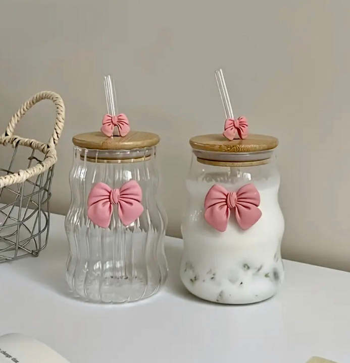 Ribbed%20&%20Round%20Glass%20Sipper,%20Juice%20Glass,%20Tumbler%20Can%20Lid%20with%20Glass%20Straw%20Square%20Glass%20&%20Transparent%20%20Mugs/%20Mason%20Jars%20With%20Cover/%20Transparent%20Coffee%20Mug%20Drinkware,%20Wooden%20&%20Plastic%20lid%20Fruit%20Juice%20Milk%20&%20Coffee%20Mug..,,-%20-%20Image%208