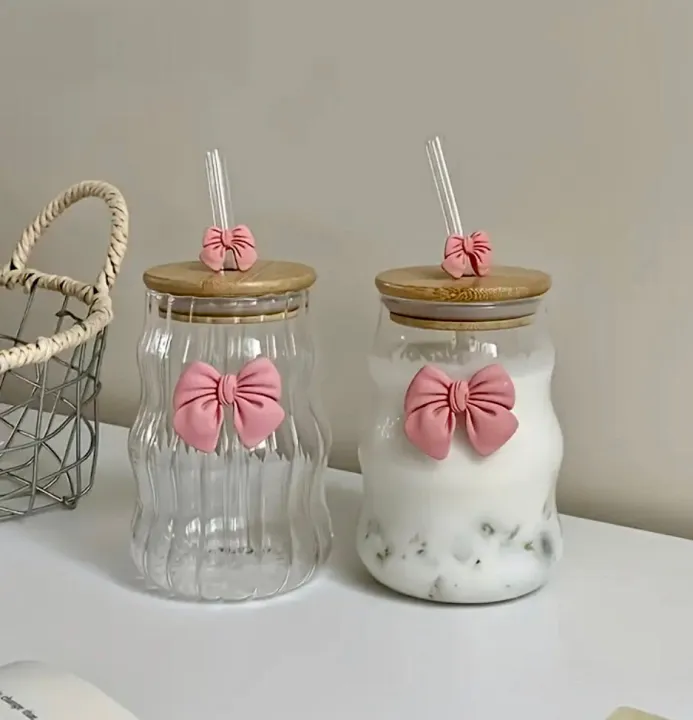 Ribbed%20&%20Round%20Glass%20Sipper,%20Juice%20Glass,%20Tumbler%20Can%20Lid%20with%20Glass%20Straw%20Square%20Glass%20&%20Transparent%20%20Mugs/%20Mason%20Jars%20With%20Cover/%20Transparent%20Coffee%20Mug%20Drinkware,%20Wooden%20&%20Plastic%20lid%20Fruit%20Juice%20Milk%20&%20Coffee%20Mug..,,-%20-%20Image%208