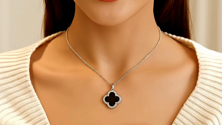 Elegant Clover Pendant Necklace for Women – Gold & Silver Chain Fashion Jewelry, Stylish Gift Jewelry