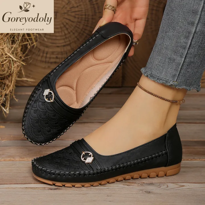 goreyodoly%20Women%20Comfortable%20Slip-On%20Loafers,%20Lightweight%20Breathable%20Wide%20Fit%20Flats%20with%20Embroidery%20&%20Rhinestone%20Buckle%20-%20Image%205