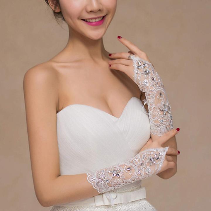 Women'%20Wedding%20Lace%20Gloves%20Bridal%20Fingerless%20Tulle%20Gloves%20Crystal%20Sequins%20Wrist%20Cuffs%20White%20Hook%20Finger%20Gloves%20-%20Image%202