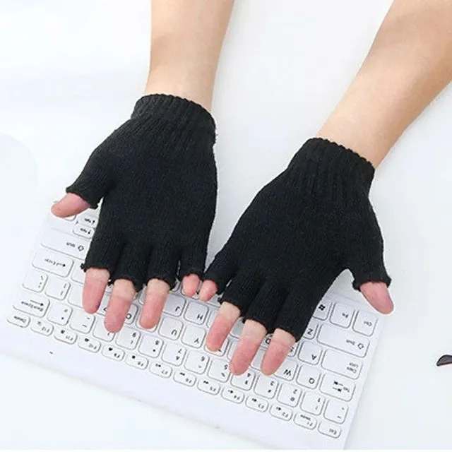 Black%20Half%20Finger%20Kittened%20Wool%20Hand%20Gloves%20for%20Men%20and%20Women%20-%20Image%204