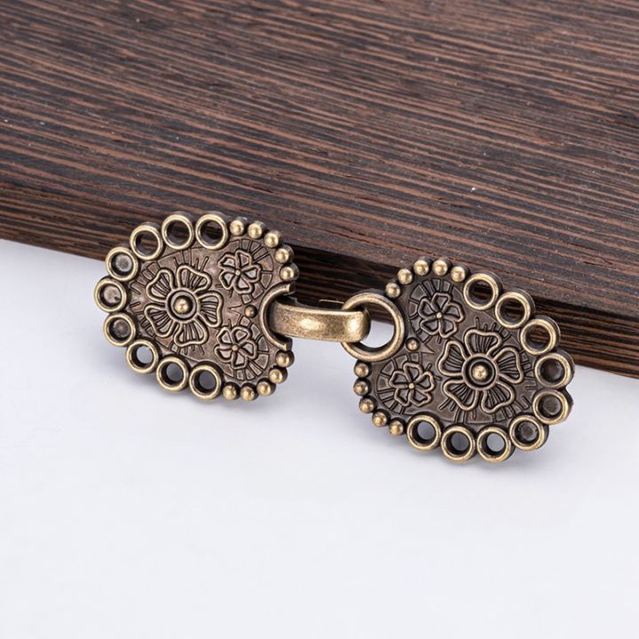 1pc%20Retro%20Plating%20Duckbill%20Buckle%20Clothing%20Decor%20Chain%20Cardigan%20Clip%20Sweater%20Blouse%20Clip%20Clothing%20Decoration%20Brooch%20Pins%20-%20Image%206