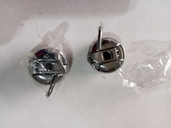 Sewing%20Machine%20Bobbin%20Cover%20and%202%C3%97%20Bobbin%20-%20Image%204