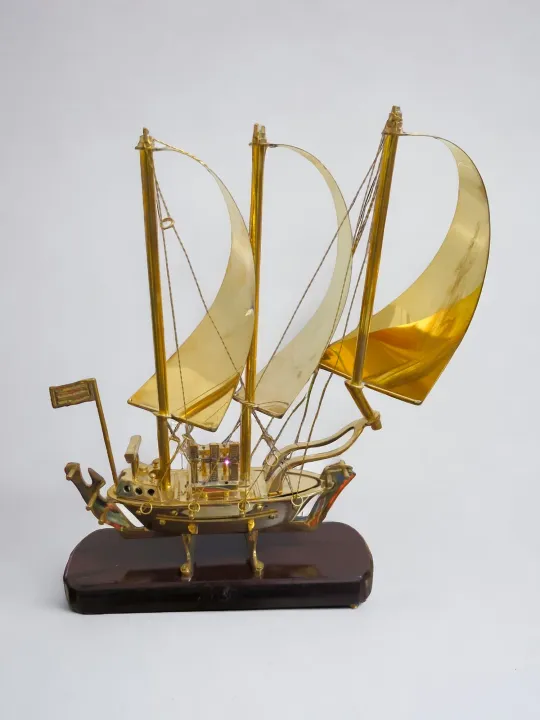 Table%20Decor%20Wooden%20Brass%20San%20Felipe%20Ship%20Luxurious%20Decorative%20Ship%20Figurine%2013%20Inch%20-%20Image%202