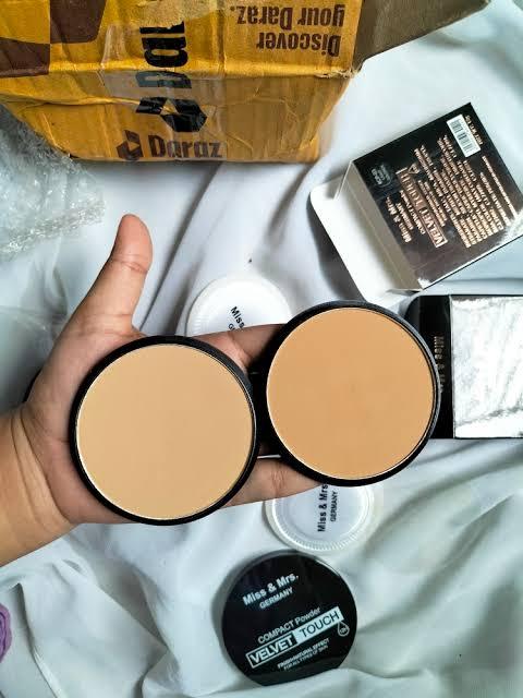 Miss%20&%20Mrs%20Compact%20Powder%20All%20Shade%2001/02/03/04/05%20-%20Image%206