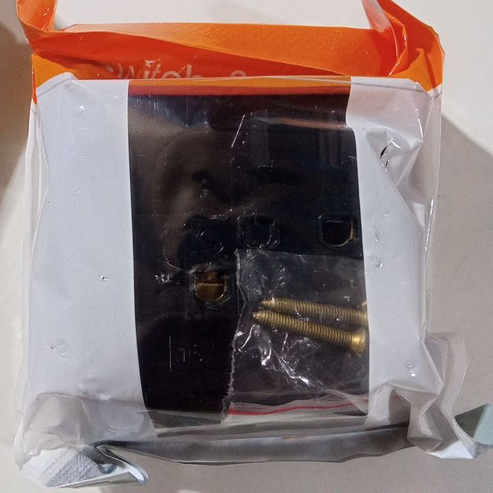 Luxmete%20premium%20six%20pin%20socket%20-%20Image%203