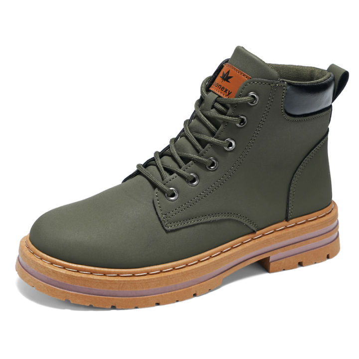 Men's%20high-top%20casual%20sports%20shoes%20are%20breathable,%20anti-slip,%20comfortable%20and%20fashionable.%20Men's%20short%20boots%20are%20large%20size48%20-%20Image%202