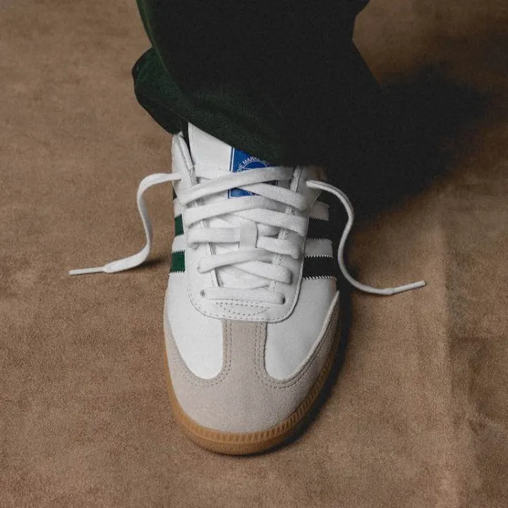 Classic%20Samba%20Sneakers%20With%20Green%20Stripes%20For%20Men%20-%20Image%204