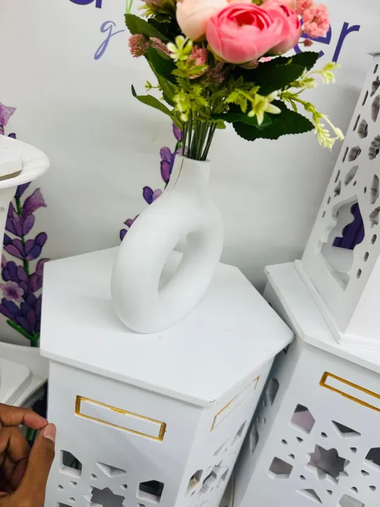 Doughnut%20Vase%20-%20Image%203