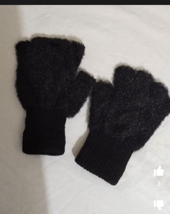 Winter%20Half%20Finger%20Gloves%20for%20Women%20-%20Fashionable,%20Comfortable,%20Free%20Size%20-%20Image%203