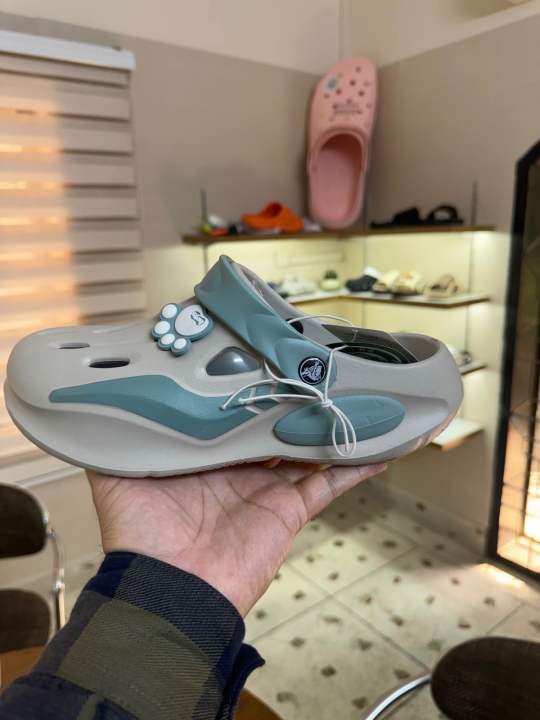 Premium%20EVA%20Clogs%20Slides%20for%20Men%20And%20Women%20%20%E2%80%93%20Soft%20Cushion,%20Anti-Slip%20Two-Part%20Sole%20%7C%20Lightweight%20&%20Quick-Dry%20-%20Image%205