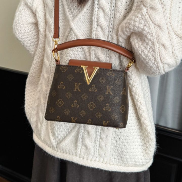 High-quality%20Appearance%20Patterned%20Diagonal%20Crossbody%20Bag%20with%20Large%20Capacity%20for%20Women,%20High-end%20and%20Luxurious%20Casual%20Retro%20Shel%20-%20Image%205