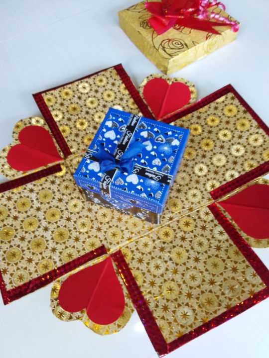 Magic%20Gold%20Chocolate%20Gift%20Box%20with%20Ladies%20Watch%20-%20layer%20Uncommon%20-%20Gold%20-%20Image%207