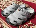 Men's Casual Hollow-Out Clogs – Super Soft, Breathable & Non-Slip Outdoor Sandals – Light Grey X Black.