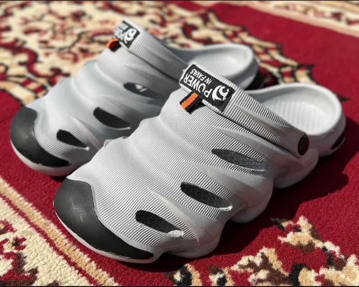 Men's Casual Hollow-Out Clogs – Super Soft, Breathable & Non-Slip Outdoor Sandals – Light Grey X Black