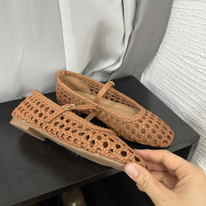 2025%20Versatile%20Brown%20Color%20Summer%20Sandals%20Women's%20Square%20Toe%20Shoes%20Covered%20Toe%20Shoes%20Fashion%20Hollow%20Flat%20Heels%20Women's%20Sandals%20-%20Image%205