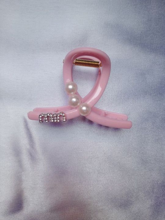 1pc%20Beautiful%20pearl%20Hair%20catcher%20with%20strong%20grip%20for%20girls%20and%20women%20-%20Image%204