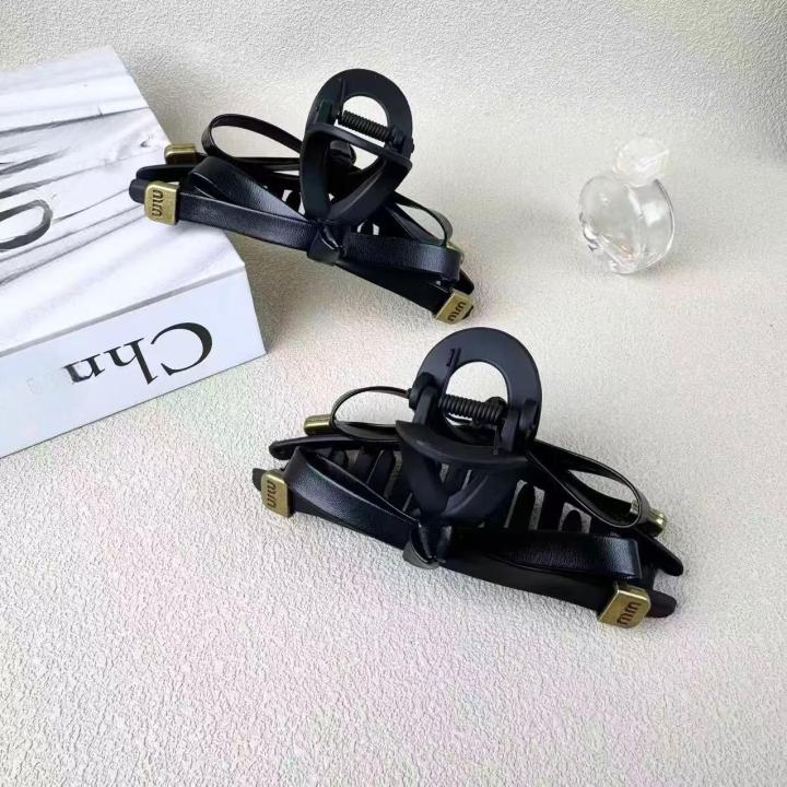 1/2%20PC%202026%20Y2K%20ladies'%20new%20street%20style%20elegant%20gold%20label%20black%20leather%20butterfly%20knot%20large-sized%20matte%20clutch%20hair%20accessory%20-%20Image%207