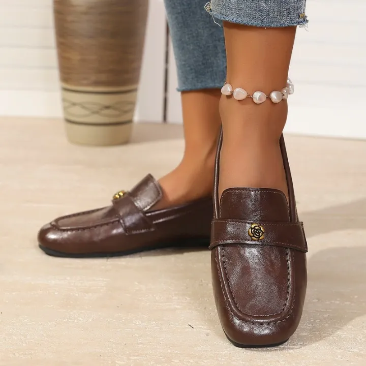 Women's%20Leather%20Flat%20Loafers%20with%20Gold-Tone%20Flower%20Accessory%20Round%20Apron%20Toe%20Low%20Block%20Heel%20Comfortable%20&%20Office%20Dress%20Shoes%20-%20Image%204