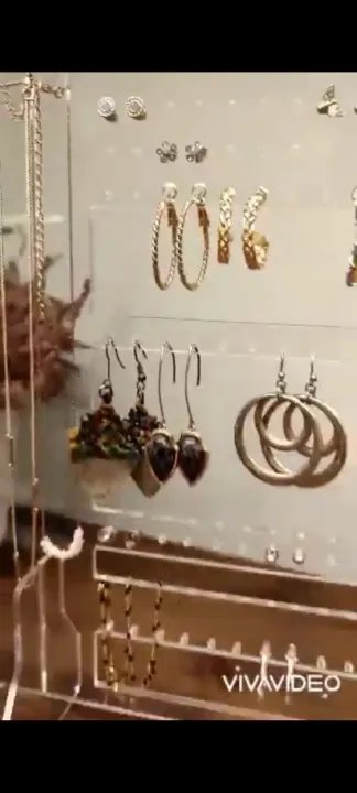 Jewellery%20Stand%20%20Necklaces%20and%20earrings%20%20Clear%20Acrylic%20Display%20Bracelet%20organizer%20-%20Image%204