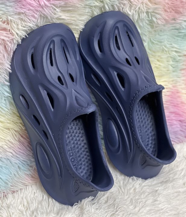 New%20Comfortable%20Summer%20Couple%20Hole%20Crocs%20SuperClogs%20Outdoor%20Beach%20Shoes%20Soft-Soled%20Non-Slip%20Breathable%20Sandals%20for%20Men%20-%20Image%206