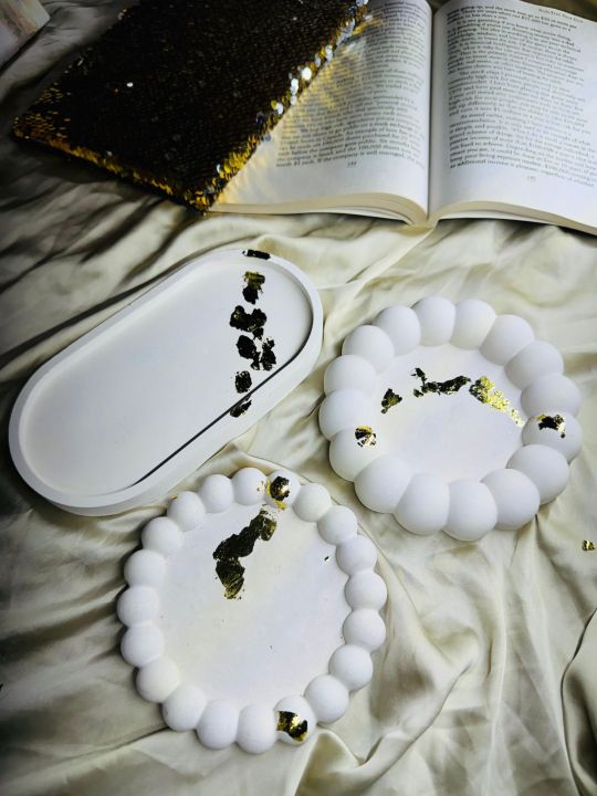 trinket%20trays%20/%20oval%20tray%20/%20bubble%20tray%20/decorative%20trays%20/%20jewellery%20holder%20/%20concrete%20trays%20-%20Image%206