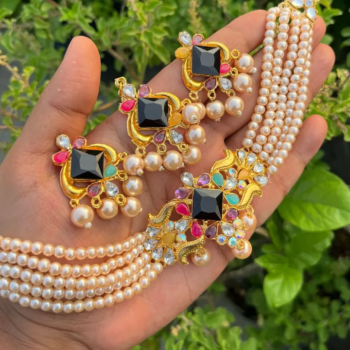 Pearl%20Choker%20Set%20With%20Tikly%20for%20Girls%20And%20Women%20-%20Image%207