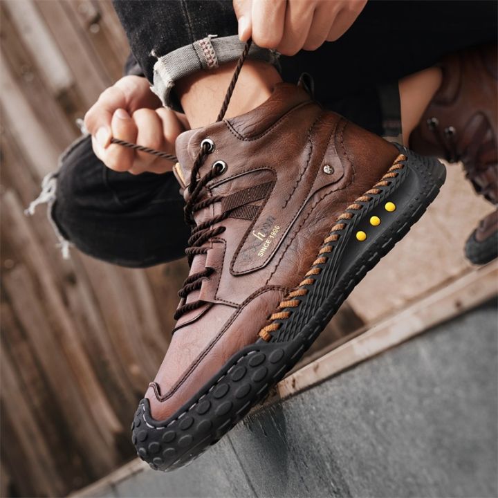 Men's%20Hand-Stitched%20Fashion%20Boots,%20Retro%20Lace-Up%20Mid-High%20Casual%20Shoes,%20Suitable%20for%20Spring%20and%20Autumn%20Daily%20Wear,%20Outdoor%20Hiking%20Boots,%20Comfortable%20Large-Size%20Men's%20Shoes%20-%20Image%205