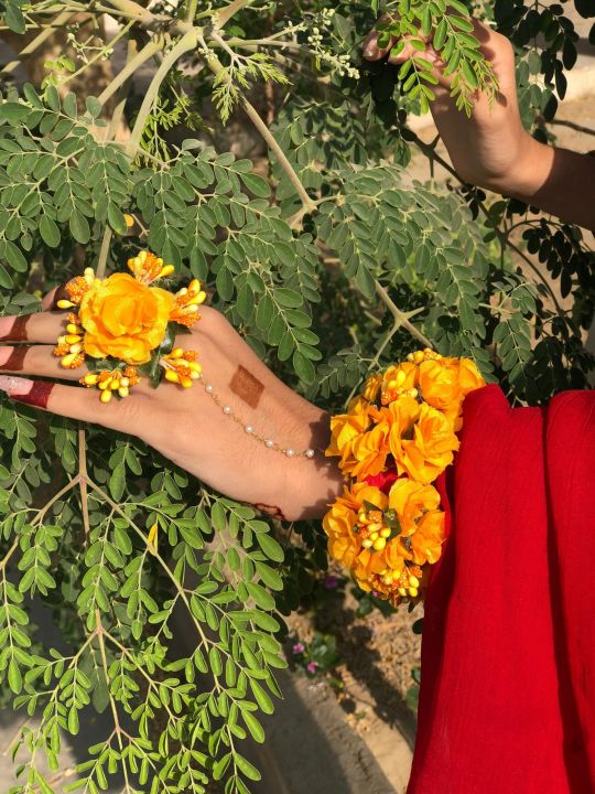 Artificial Flower jewelry for mehndi, bracelet with ring , Gajra ,kanghan.